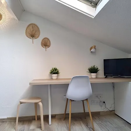 Appartement Studio Cosy, Calme Et Lumineux, Au Pied Du Tramway Et A 50 M De La Mer Nice